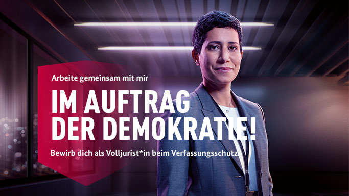 Die Aufnahme zeigt ein Kampagnenbild zum Fachgebiet Rechtswissenschaften, auf dem eine Frau zu sehen ist. (Quelle: Bundesamt für Verfassungsschutz) Die Aufnahme zeigt ein Kampagnenbild zum Fachgebiet Rechtswissenschaften, auf dem eine Frau zu sehen ist.