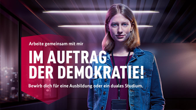 Die Aufnahme zeigt ein Kampagnenbild, auf dem eine junge Frau zu sehen ist. (Quelle: Photo by Hannah Olinger on Unsplash) Die Aufnahme zeigt ein Kampagnenbild, auf dem eine junge Frau zu sehen ist.