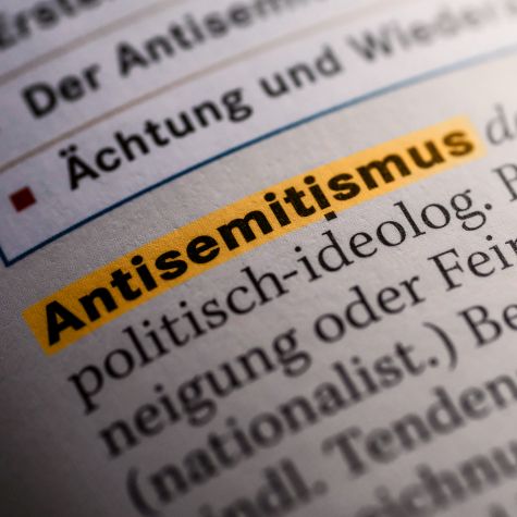 Das Bild zeigt einen Wörterbucheintrag zum Begriff Antisemitismus 