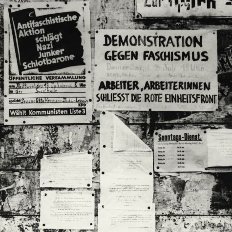 Die Aufnahme zeigt Wahlpropaganda der KPD in Raschau (Sachsen) im Vorfeld der Reichstagswahlen im Jahr 1932. (Quelle: picture alliance / akg-images | akg-images) Die Aufnahme zeigt Wahlpropaganda der KPD in Raschau (Sachsen) im Vorfeld der Reichstagswahlen im Jahr 1932.