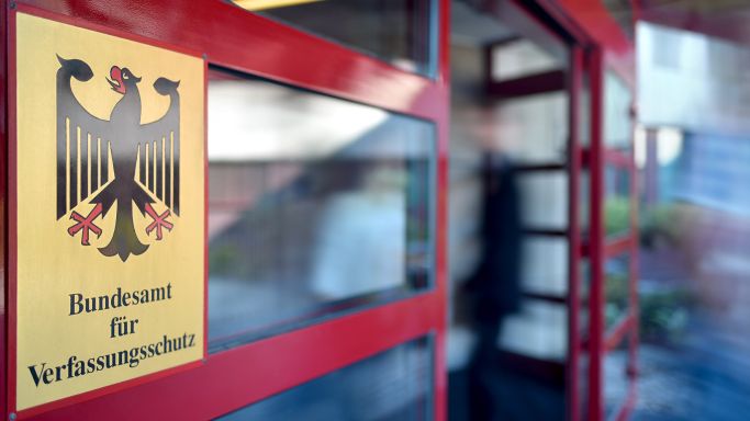 Die Aufnahme zeigt den Nordeingang der Liegenschaft Köln-Chorweiler des Bundesamtes für Verfassungsschutz (Quelle: Bundesamt für Verfassungsschutz) Die Aufnahme zeigt den Nordeingang der Liegenschaft Köln-Chorweiler des Bundesamtes für Verfassungsschutz