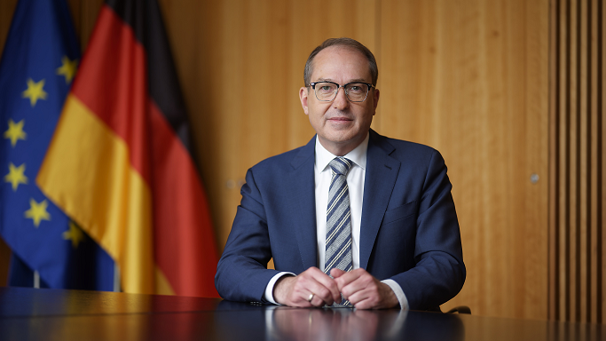 Das Bild zeigt Bundesinnenminister Alexander Dobrindt. (Quelle: Bundesministerium des Innern) Das Bild zeigt Bundesinnenminister Alexander Dobrindt.