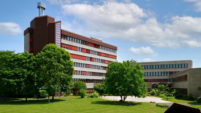 Die Aufnahme zeigt das Schild am Eingang der Liegenschaft des Bundesamtes für Verfassungsschutz in Köln. (Source: Bundesamt für Verfassungsschutz) Die Aufnahme zeigt das Schild am Eingang der Liegenschaft des Bundesamtes für Verfassungsschutz in Köln.