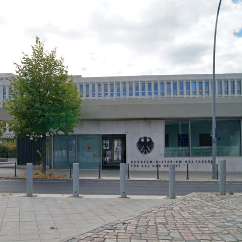 The photograph shows the visitor entrance to the Berlin property of the Federal Ministry of the Interior, for Building and Home Affairs not far from Berlin's main train station. (Source: Wolfgang Minich/picture alliance) The photograph shows the visitor entrance to the Berlin property of the Federal Ministry of the Interior, for Building and Home Affairs not far from Berlin's main train station.